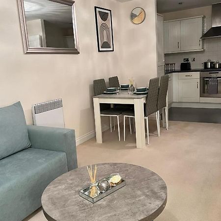 Stylish Luxe Apartment هارلو المظهر الخارجي الصورة