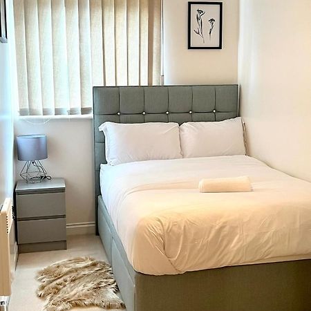 Stylish Luxe Apartment هارلو المظهر الخارجي الصورة