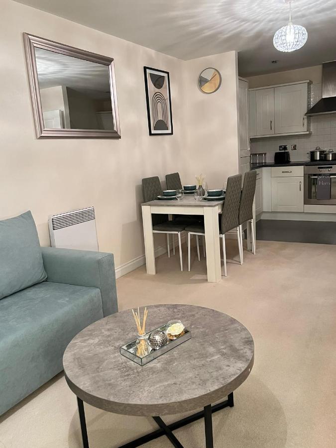 Stylish Luxe Apartment هارلو المظهر الخارجي الصورة