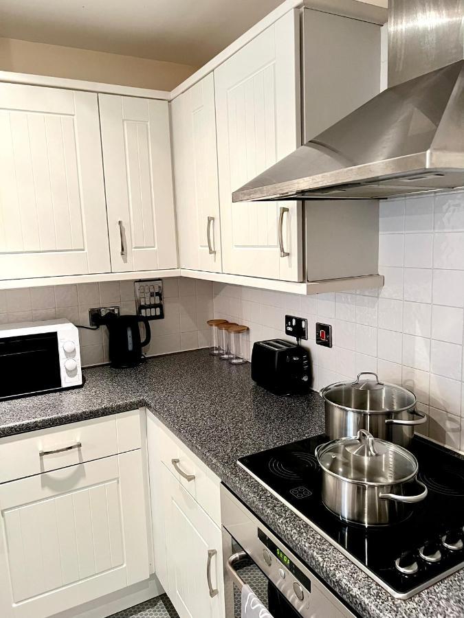 Stylish Luxe Apartment هارلو المظهر الخارجي الصورة