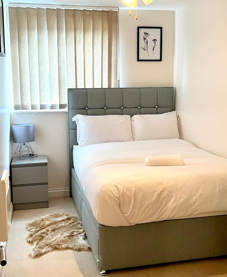 Stylish Luxe Apartment هارلو المظهر الخارجي الصورة