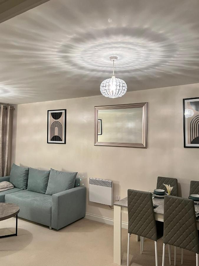 Stylish Luxe Apartment هارلو المظهر الخارجي الصورة