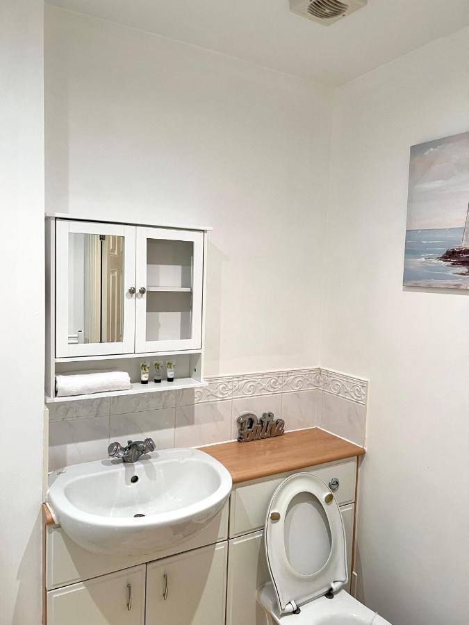 Stylish Luxe Apartment هارلو المظهر الخارجي الصورة