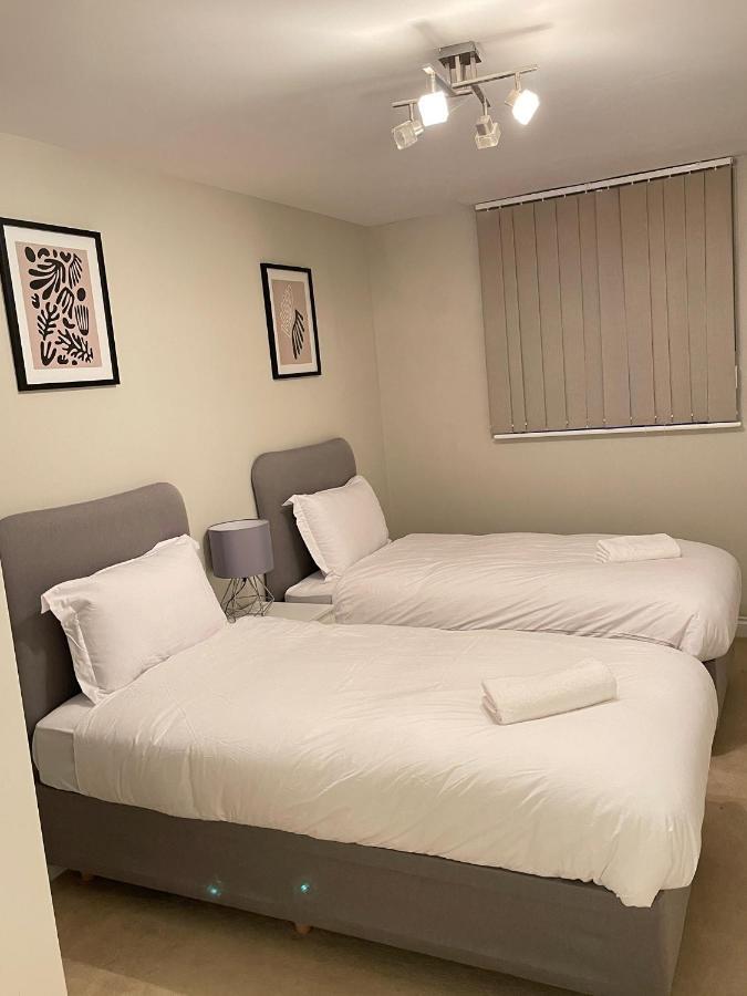 Stylish Luxe Apartment هارلو المظهر الخارجي الصورة